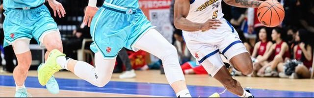 首页-广厦93-84青岛，胡金秋轰下31+8+6，韦瑟斯庞空砍31+11+9