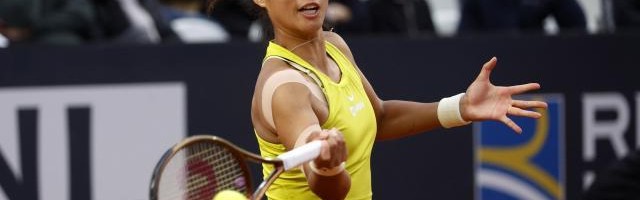 体育APP-遭逆转无缘创造最佳 郑钦文还在寻找自己的网球