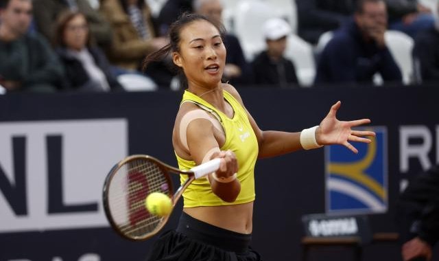 体育APP-遭逆转无缘创造最佳 郑钦文还在寻找自己的网球