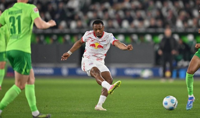 记者：因雅克松交易存疑，拜仁在考虑租借莱比锡前锋奥蓬达