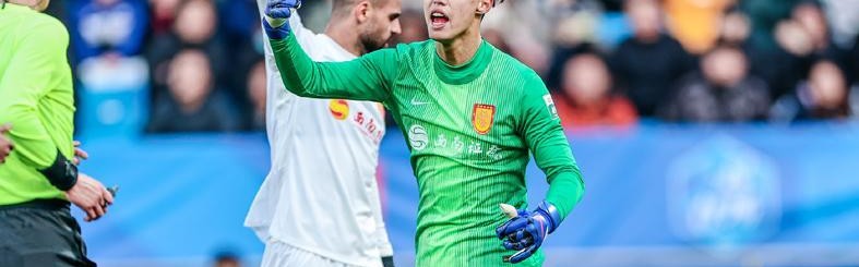 在线体育-铜梁龙飘了？虎口夺分后 一张海报令球迷从感动到心寒只用72小时