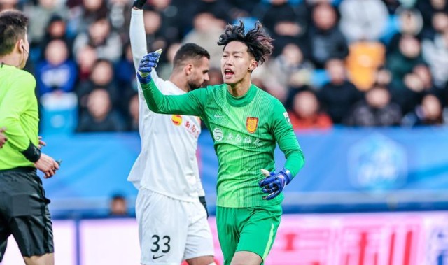 在线体育-铜梁龙飘了？虎口夺分后 一张海报令球迷从感动到心寒只用72小时