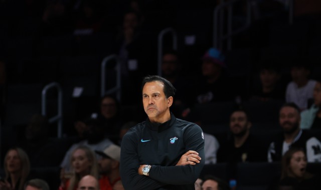 安全体育平台-斯波：双方球员都在抱怨场地状况 工作人员也断定场地条件不合格