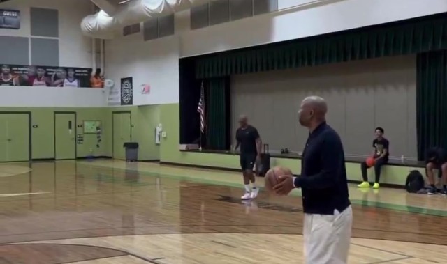 体育娱乐-还能看到老炮上场吗？40岁保罗今天在训练中空接挂筐暴扣