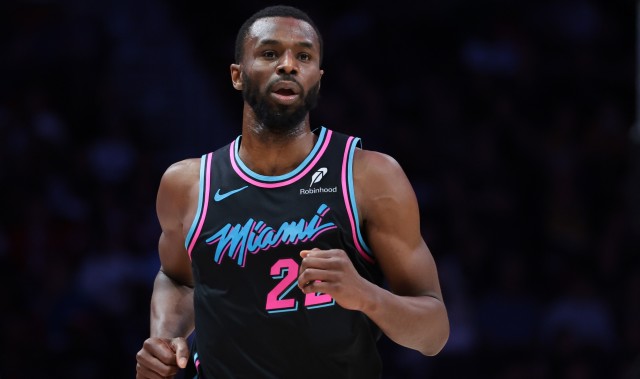 开运体育app官方下载-状态低迷！维金斯半场7中2仅拿4分2板 3次犯规