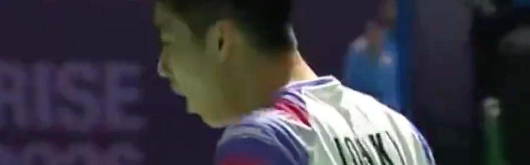 又来！印度羽毛球赛因场地落鸟粪中断，本土选手淡定自若、对手直接干呕