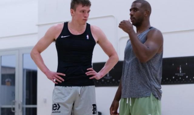 体育APP-湖人连收利好！八村垒伍德康复 韦少保罗指点新星